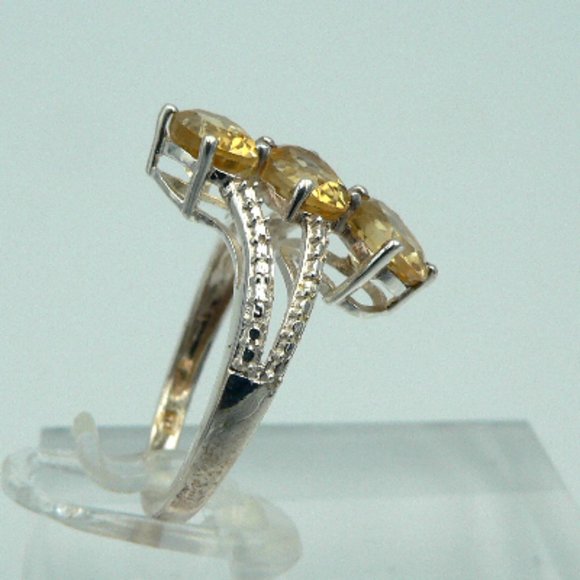 Sz 7 Genuine Brazilian Citrine (Ovl) 3 Stone Ring  NWOT - Picture 2 of 5